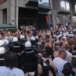 Haos u Novom Sadu: Građani golim rukama potisnuli policiju ispred fakulteta