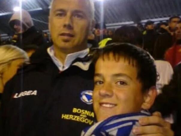 Fotografija iz 2009: Amir Hadžiahmetović i Sergej Barbarez uz opis koji je postao stvarnost