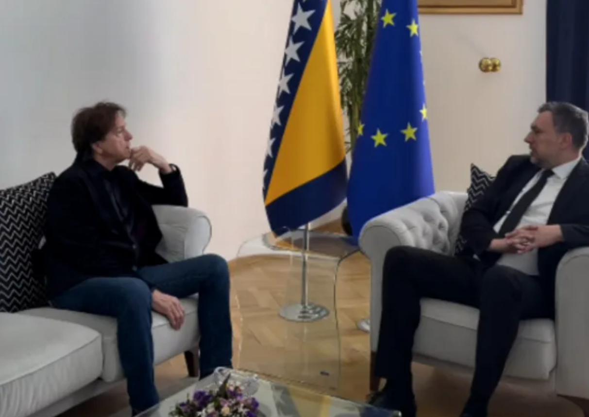 Zdravku Čoliću uručen diplomatski pasoš BiH