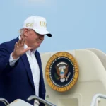 Kako je Trump tajno napustio Tursku: Pred kamerama ušao u jedan avion pa ga kamion za dostavu prebacio u drugi