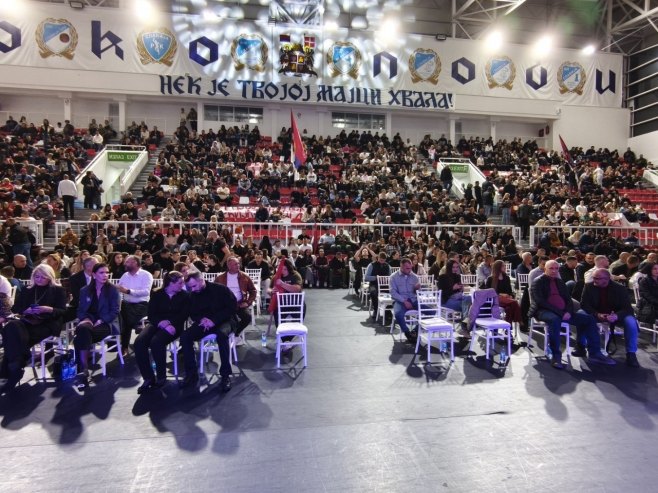 Veliki skup studenata u Istočnom Sarajevu: Istaknuti transparenti s političkim porukama