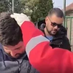 Maskirani napadači palicama i bakljama pretukli mladiće ispred biračkog mjesta u Pančevu